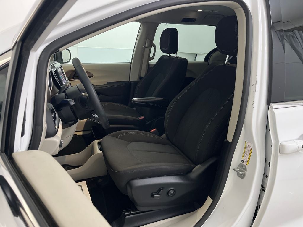 2024 Chrysler Voyager LX