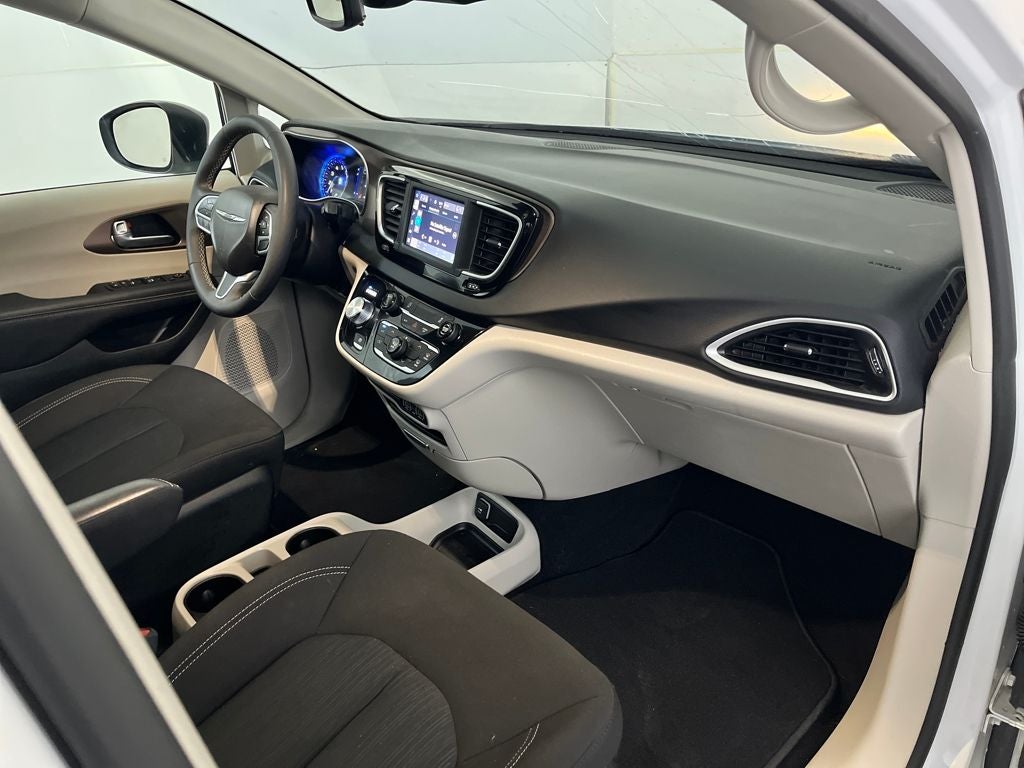 2024 Chrysler Voyager LX