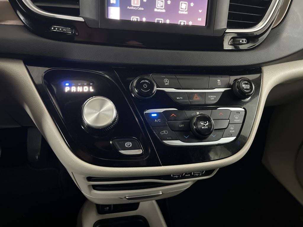 2024 Chrysler Voyager LX