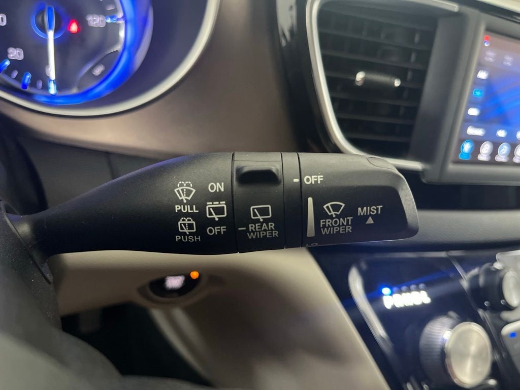 2020 Chrysler Voyager LXI