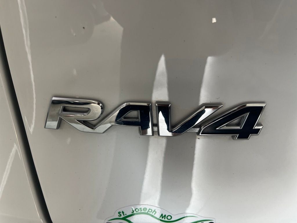 2022 Toyota RAV4 Hybrid LE