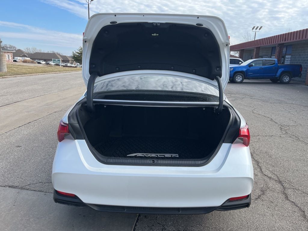 2019 Toyota Avalon Hybrid XSE