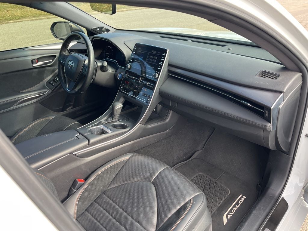 2019 Toyota Avalon Hybrid XSE