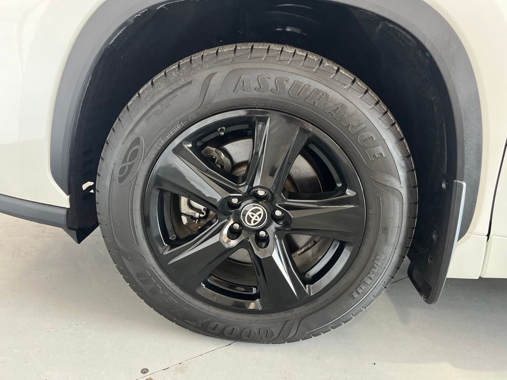 2020 Toyota Highlander LE