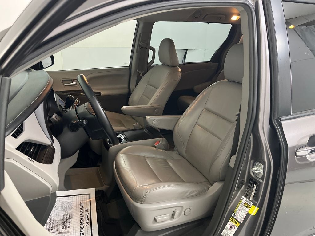 2017 Toyota Sienna XLE 7 Passenger