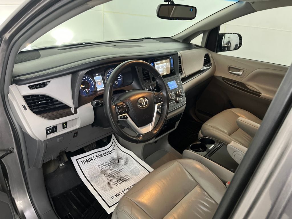 2017 Toyota Sienna XLE 7 Passenger