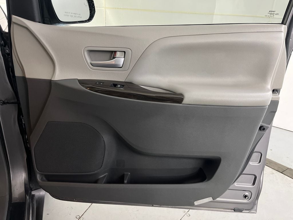 2017 Toyota Sienna XLE 7 Passenger