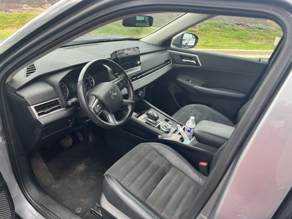 2023 Mitsubishi Outlander SE