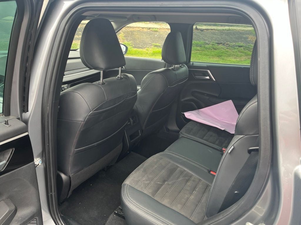 2023 Mitsubishi Outlander SE
