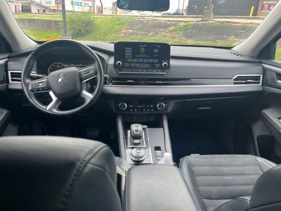 2023 Mitsubishi Outlander SE