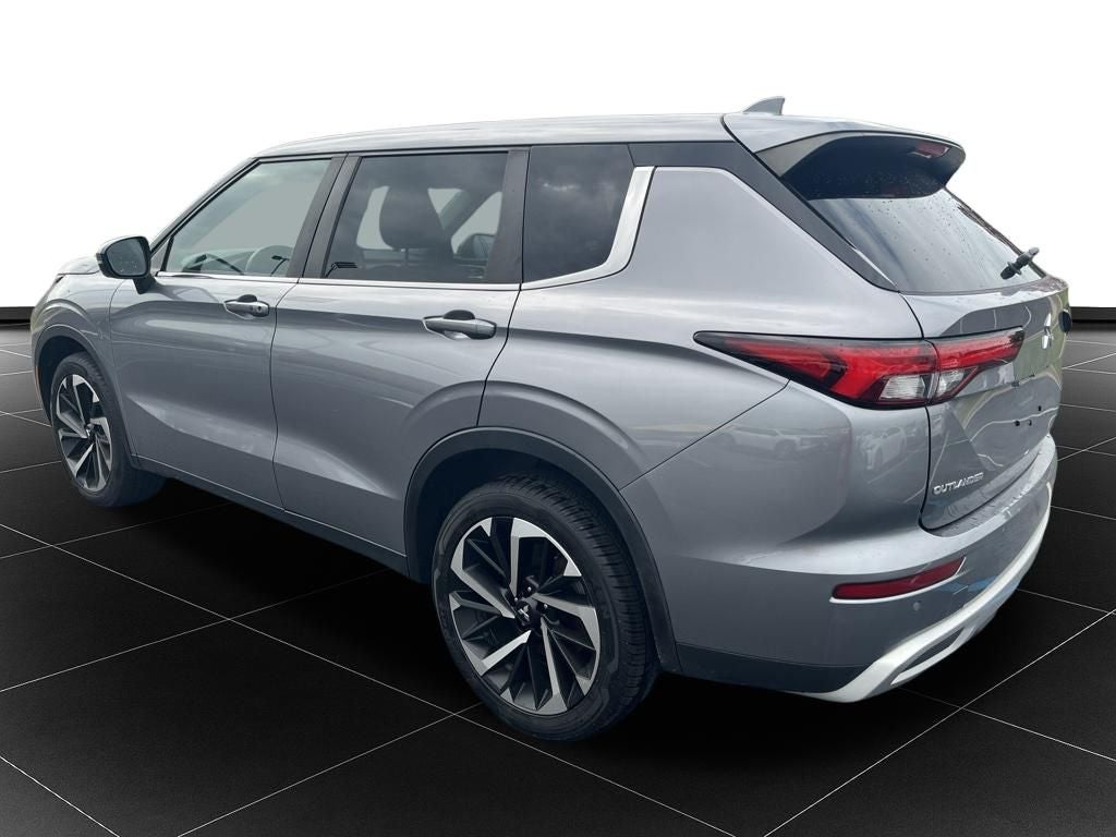 2023 Mitsubishi Outlander SE