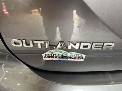 2023 Mitsubishi Outlander SE