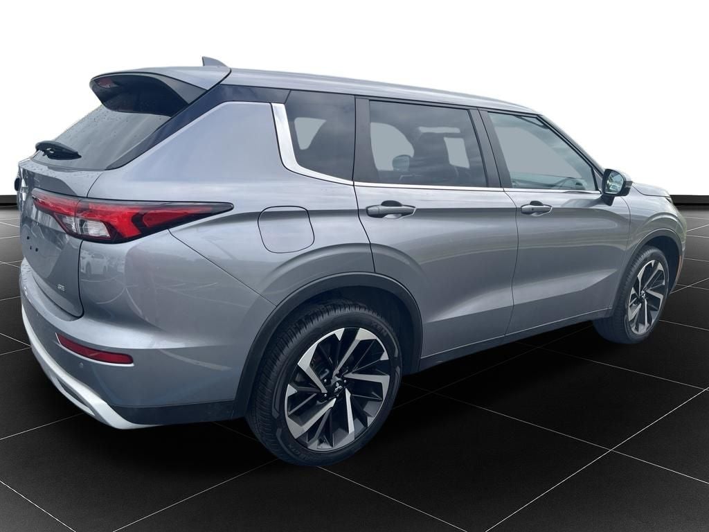 2023 Mitsubishi Outlander SE