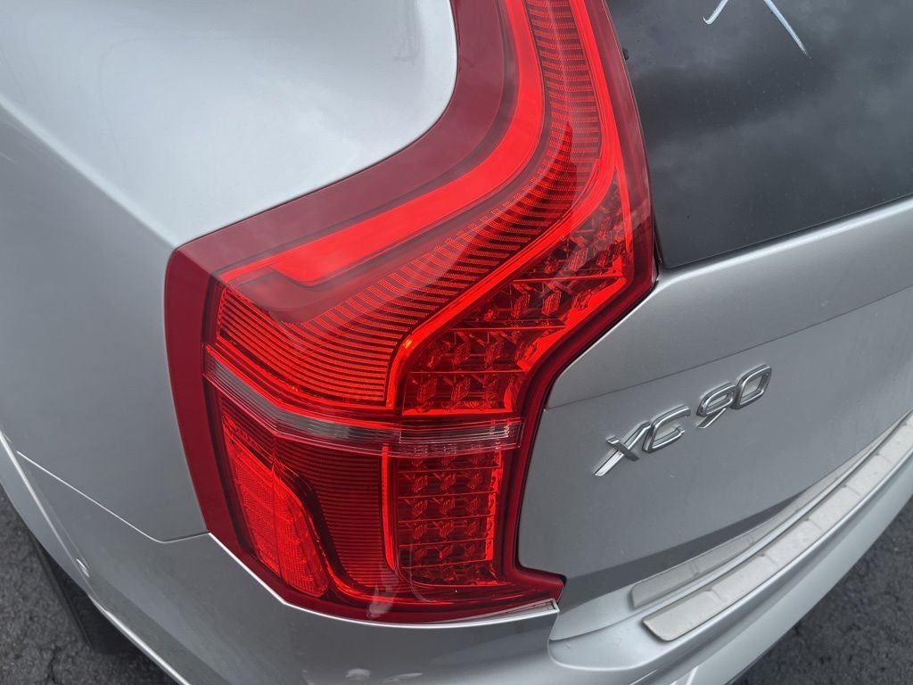 2017 Volvo XC90 T6 Momentum