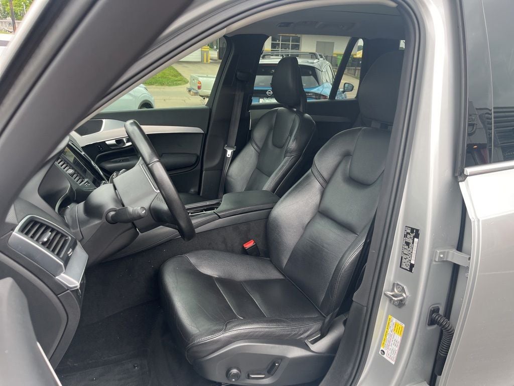 2017 Volvo XC90 T6 Momentum