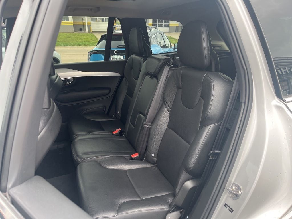 2017 Volvo XC90 T6 Momentum